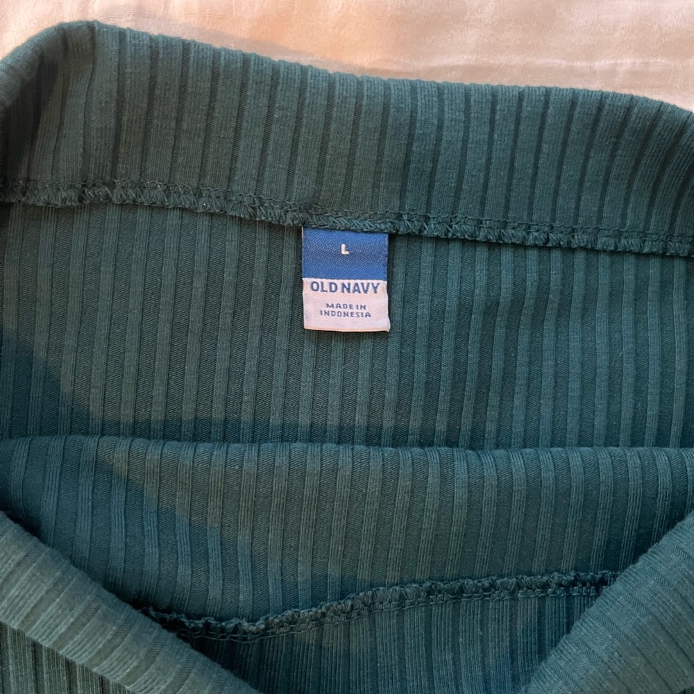 Old Navy Ribbed Short Sleeve Top in Forest Green - Picture 2 of 3
